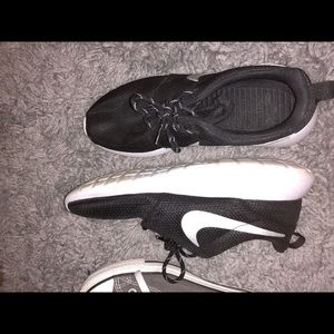 Nike roshe runs